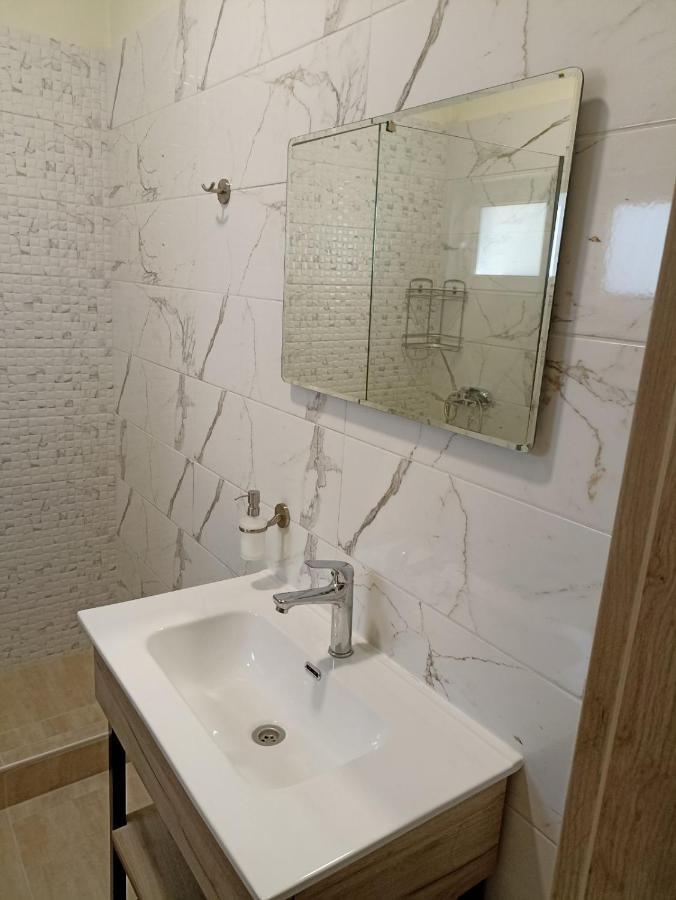 Palm-Tree Apartman Arkúdi Kültér fotó